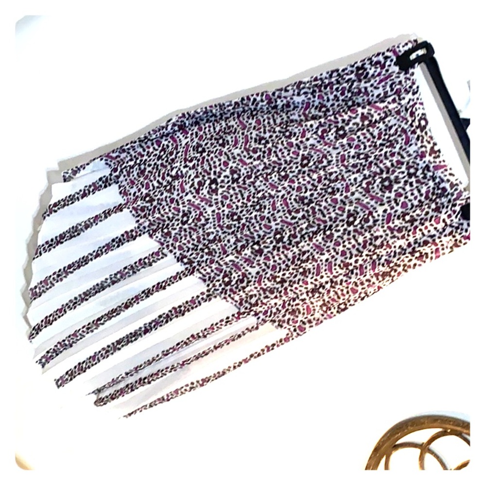 Great slant line skirt